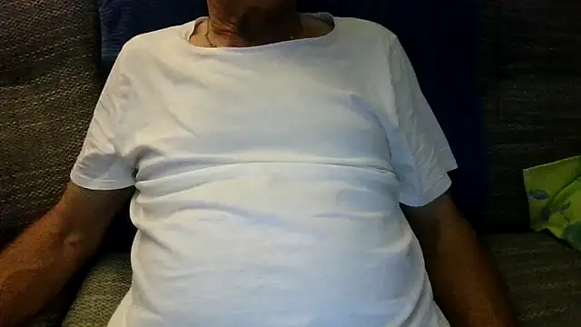 Snapshot of velikifant7 chatting on 26, 11, 2025 velikifant7 online show from 26, 11, 2025