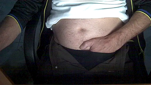 Snapshot of velikifant7 chatting on 4, 3, 2026 velikifant7 online show from 4, 3, 2026