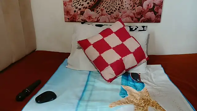 Snapshot of GorillaGripCunt77 chatting on 9, 4, 2026 GorillaGripCunt77 online show from 9, 4, 2026