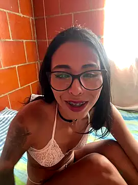 Snapshot of Emma__cumlovee chatting on 10, 9, 2025 Emma  cumlovee online show from 10, 9, 2025
