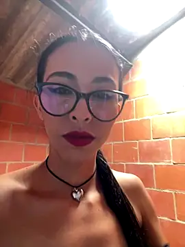 Snapshot of Emma__cumlovee chatting on 8, 10, 2025 Emma  cumlovee online show from 8, 10, 2025