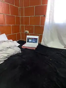 Snapshot of Emma__cumlovee chatting on 24, 10, 2025 Emma  cumlovee online show from 24, 10, 2025