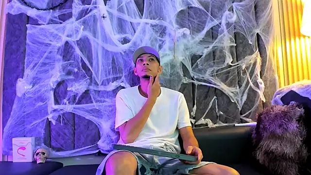 Snapshot of DustinandJordan chatting on 9, 10, 2025 DustinandJordan online show from 9, 10, 2025