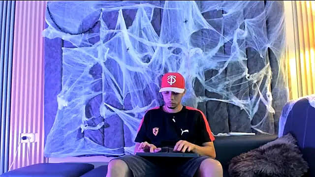 Snapshot of DustinandJordan chatting on 11, 10, 2025 DustinandJordan online show from 11, 10, 2025