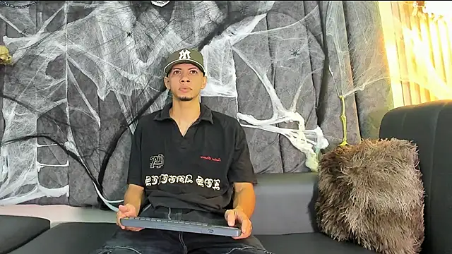 Snapshot of DustinandJordan chatting on 30, 10, 2025 DustinandJordan online show from 30, 10, 2025