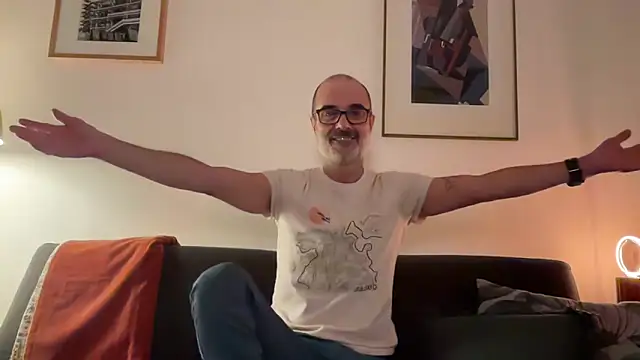 Snapshot of Milkywaymen chatting on 20, 12, 2025 Milkywaymen online show from 20, 12, 2025