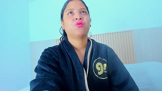 Snapshot of alena_brown_ chatting on 21, 10, 2025 alena brown  online show from 21, 10, 2025