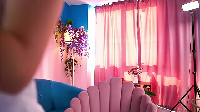 SaraMiretti online show from 11, 9, 2025