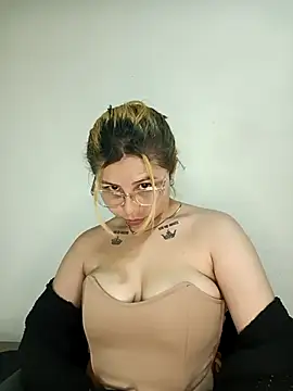 SiennaValera online show from 7, 10, 2025