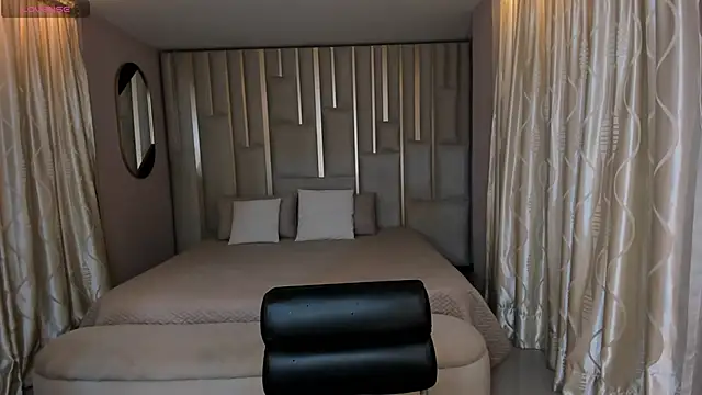 LeahNovac online show from 23, 10, 2025