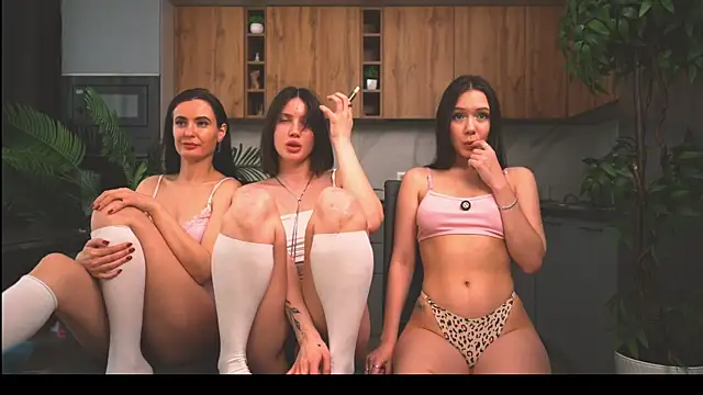 Snapshot of Anny_Molly chatting on 1, 4, 2026 Anny Molly online show from 1, 4, 2026