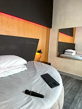 Alexia  cox online show from 5, 10, 2025