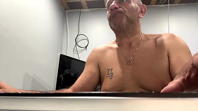 Snapshot of frankyjones8989 chatting on 28, 10, 2025 frankyjones8989 online show from 28, 10, 2025