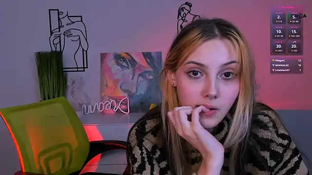 Snapshot of luna_tin chatting on 9, 10, 2025 luna tin online show from 9, 10, 2025