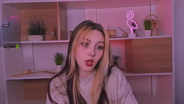 Snapshot of luna_tin chatting on 17, 10, 2025 luna tin online show from 17, 10, 2025