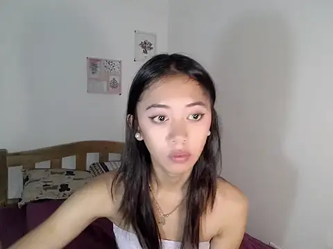 lovely kiannaHugecock online show from 24, 3, 2026