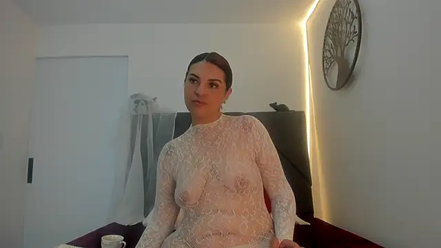 Snapshot of Skylar__Desire chatting on 10, 10, 2025 Skylar  Desire online show from 10, 10, 2025