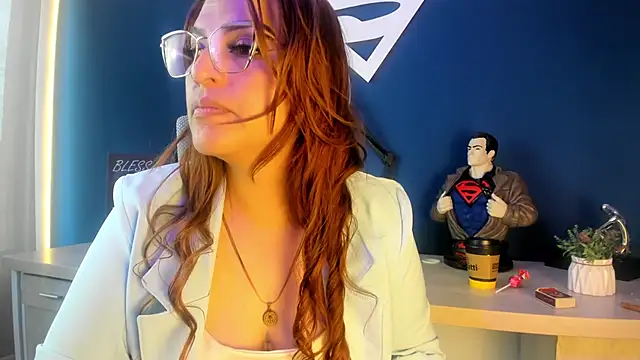 Snapshot of Skylar__Desire chatting on 17, 10, 2025 Skylar  Desire online show from 17, 10, 2025