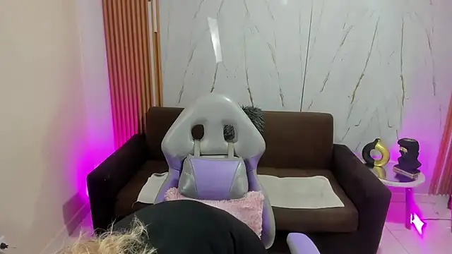 Juanitarubia online show from 5, 12, 2025