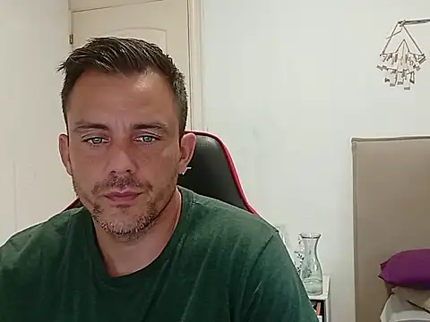 latinblueboy online show from 11, 9, 2025