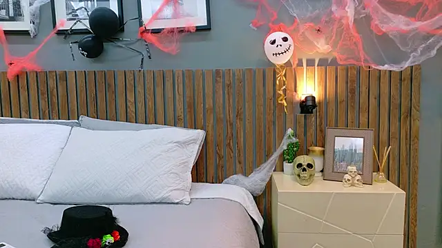 Snapshot of luna_roja25 chatting on 29, 10, 2025 luna roja25 online show from 29, 10, 2025