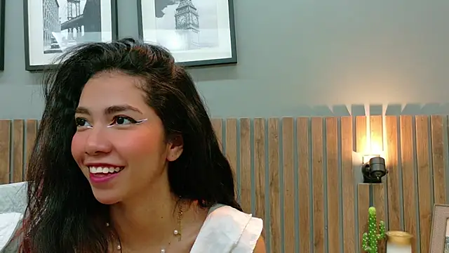 Snapshot of luna_roja25 chatting on 12, 11, 2025 luna roja25 online show from 12, 11, 2025