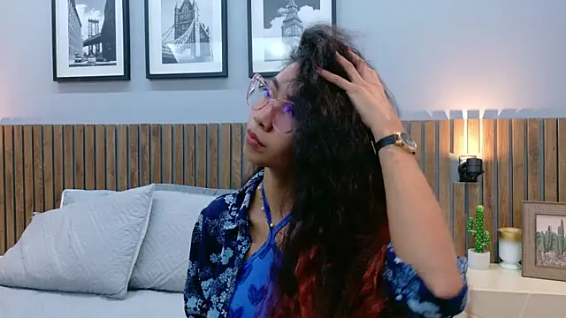 Snapshot of luna_roja25 chatting on 25, 11, 2025 luna roja25 online show from 25, 11, 2025