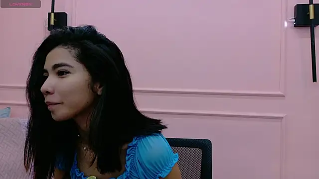 Snapshot of luna_roja25 chatting on 19, 12, 2025 luna roja25 online show from 19, 12, 2025