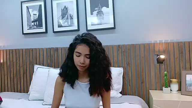 Snapshot of luna_roja25 chatting on 20, 12, 2025 luna roja25 online show from 20, 12, 2025