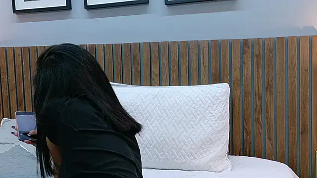 Snapshot of luna_roja25 chatting on 2, 2, 2026 luna roja25 online show from 2, 2, 2026