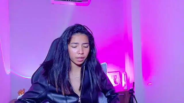 Snapshot of luna_roja25 chatting on 13, 2, 2026 luna roja25 online show from 13, 2, 2026