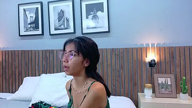 Snapshot of luna_roja25 chatting on 25, 2, 2026 luna roja25 online show from 25, 2, 2026