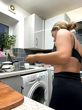 Snapshot of KayleeBella chatting on 18, 9, 2025 KayleeBella online show from 18, 9, 2025