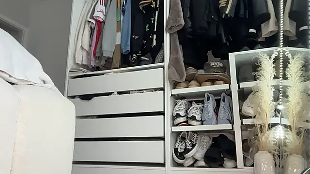 Snapshot of KayleeBella chatting on 11, 10, 2025 KayleeBella online show from 11, 10, 2025