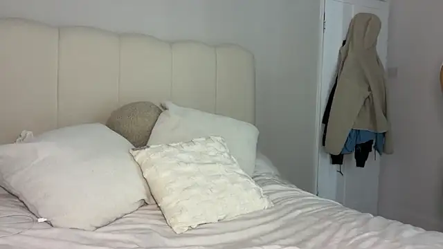 Snapshot of KayleeBella chatting on 26, 10, 2025 KayleeBella online show from 26, 10, 2025