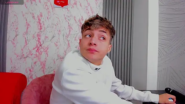 Ari and Storm online show from 26, 11, 2025