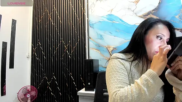 Scarlett 14  online show from 4, 2, 2026