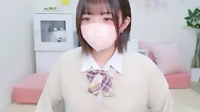 Hinata Sun online show from 4, 10, 2025