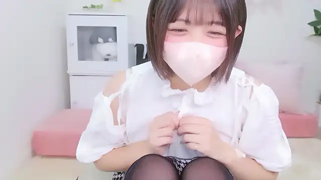 Hinata Sun online show from 6, 10, 2025