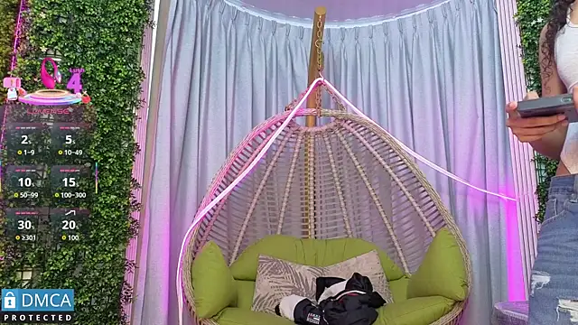 Kiara Zahiri   online show from 3, 10, 2025