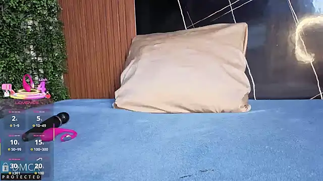 Kiara Zahiri   online show from 21, 10, 2025