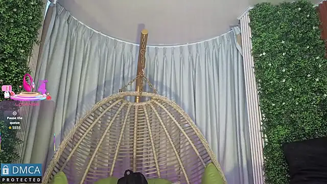 Kiara Zahiri   online show from 25, 10, 2025