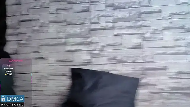 Kiara Zahiri   online show from 3, 12, 2025