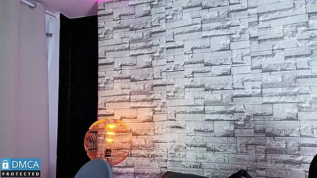 Kiara Zahiri   online show from 5, 12, 2025