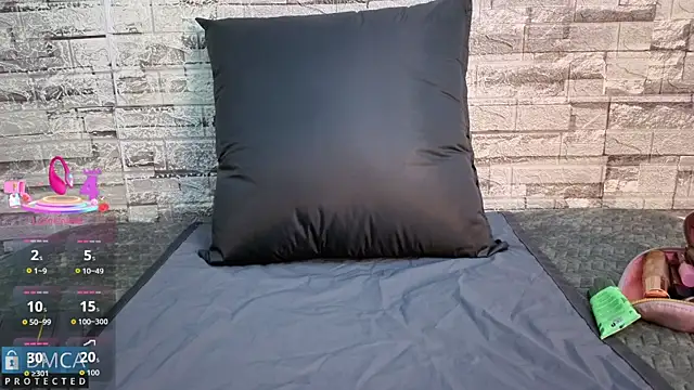 Kiara Zahiri   online show from 16, 12, 2025