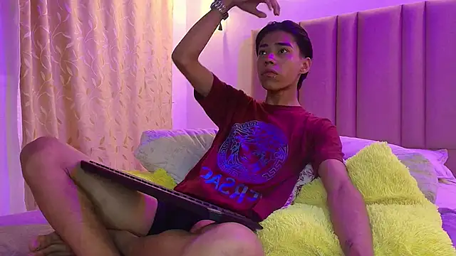 Snapshot of camilo_nom chatting on 10, 10, 2025 camilo nom online show from 10, 10, 2025