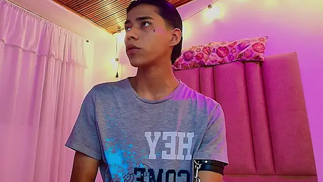 Snapshot of camilo_nom chatting on 25, 10, 2025 camilo nom online show from 25, 10, 2025