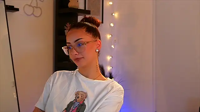 Snapshot of Naomii20__ chatting on 7, 11, 2025 Naomii20 online show from 7, 11, 2025