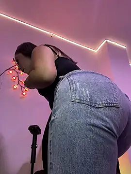 Amelia laurent online show from 17, 3, 2026