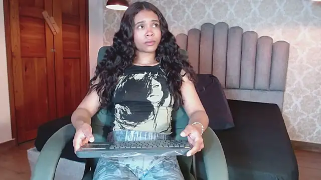 Snapshot of Kristall_06 chatting on 8, 10, 2025 Kristall 06 online show from 8, 10, 2025